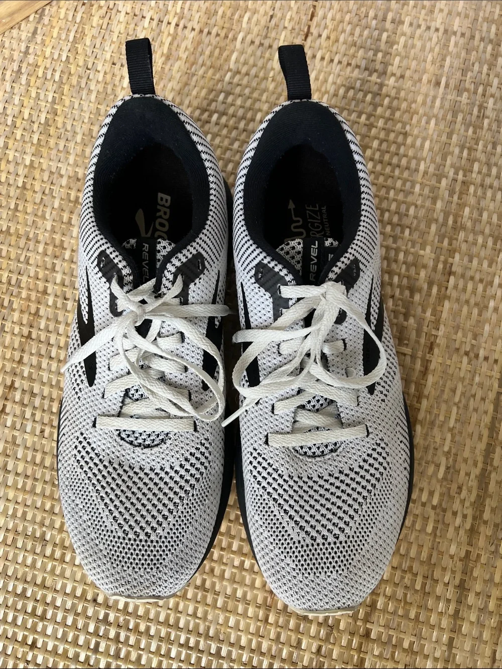 Brooks Revel 5 running shoes white mesh black Women’s 10.5 B